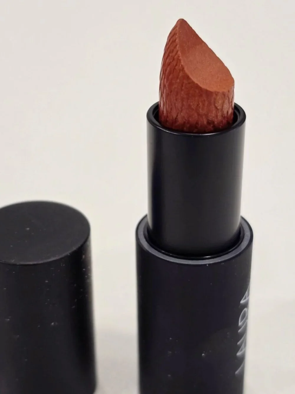 Laura Geller ✦ Iconic Baked Sculpting Lipstick ✦ Metallic Battery Park Bronze